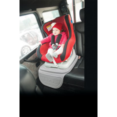 红衣服汽车座位小孩