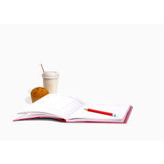 边看书边喝饮料