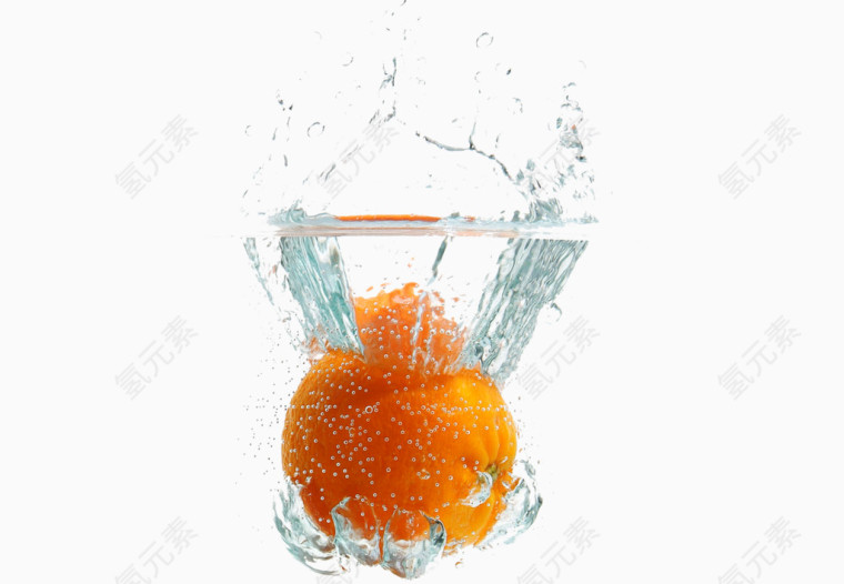 掉入水中的橙子纯净水