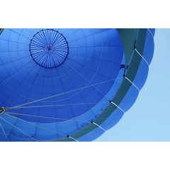 蓝色降落伞
