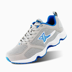 蓝色白色运动鞋