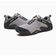 深灰黑包尖轻便跑鞋交替放置