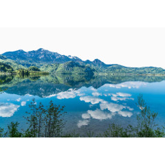 唯美雪山湖泊景色