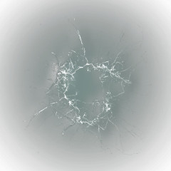 逼真的玻璃破碎图片