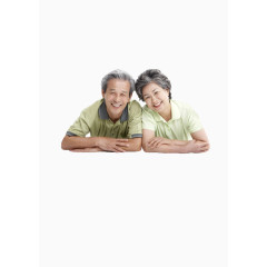 并排趴着的幸福老年人