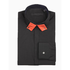 叠好的黑色衬衫衣服