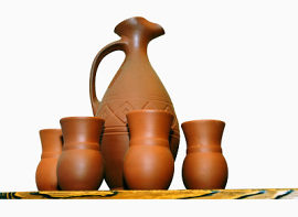 4个棕色的陶瓷罐和陶瓷瓶