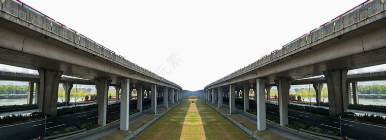 道路两侧的高架桥