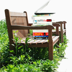 城市绿色文明公园的椅子