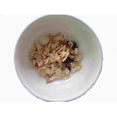 装在杯子里的黄芪片