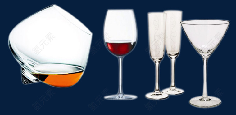 盛有红酒的透明高脚杯