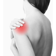 女性左肩膀疼痛