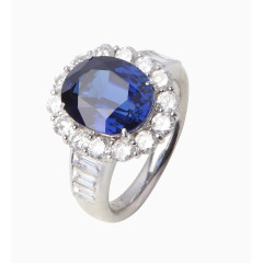 蓝宝石碎钻戒指