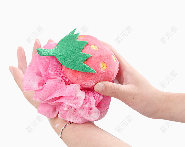 手拿草莓沐浴球素材