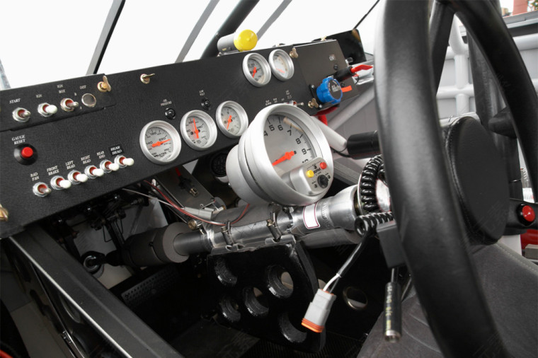 性能车机械仪表盘