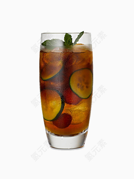 一杯新鲜的水果鸡尾酒