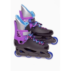 黑色的单排溜冰鞋