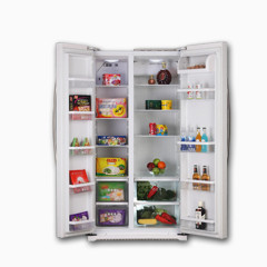 一个打开的大冰箱