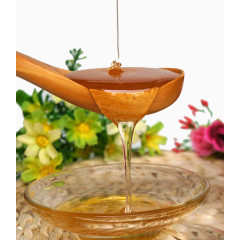 勺子上的土蜂蜜