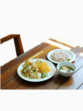 一桌子食物