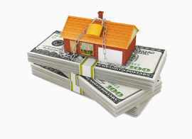 放在钱上面的房子模型