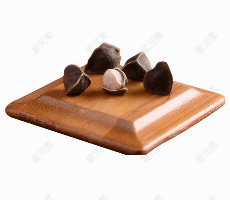 木盘子上的辣木籽