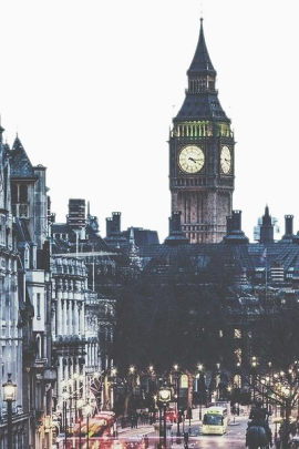 英国大本钟与繁华的城市街道