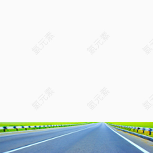 直行的柏油路和绿草地