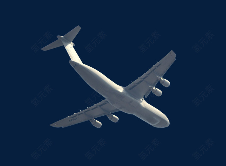 飞在天空中的飞机