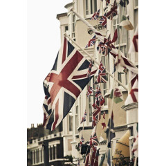 挂满了英国国旗的建筑