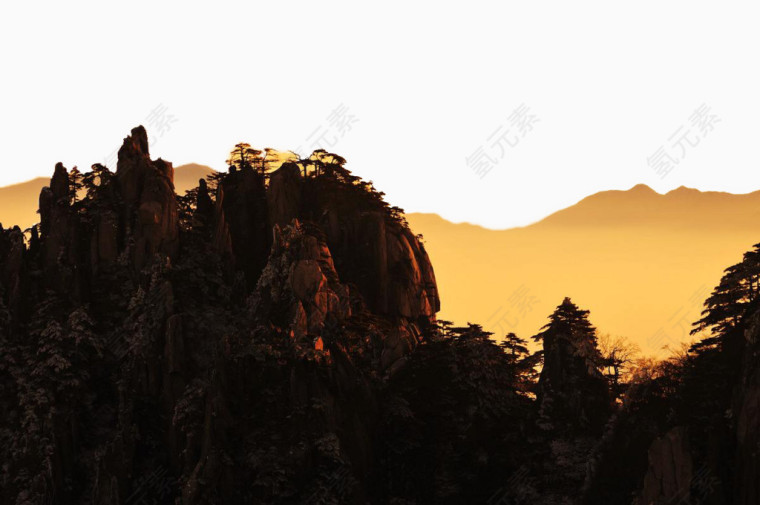 夕阳下的高山