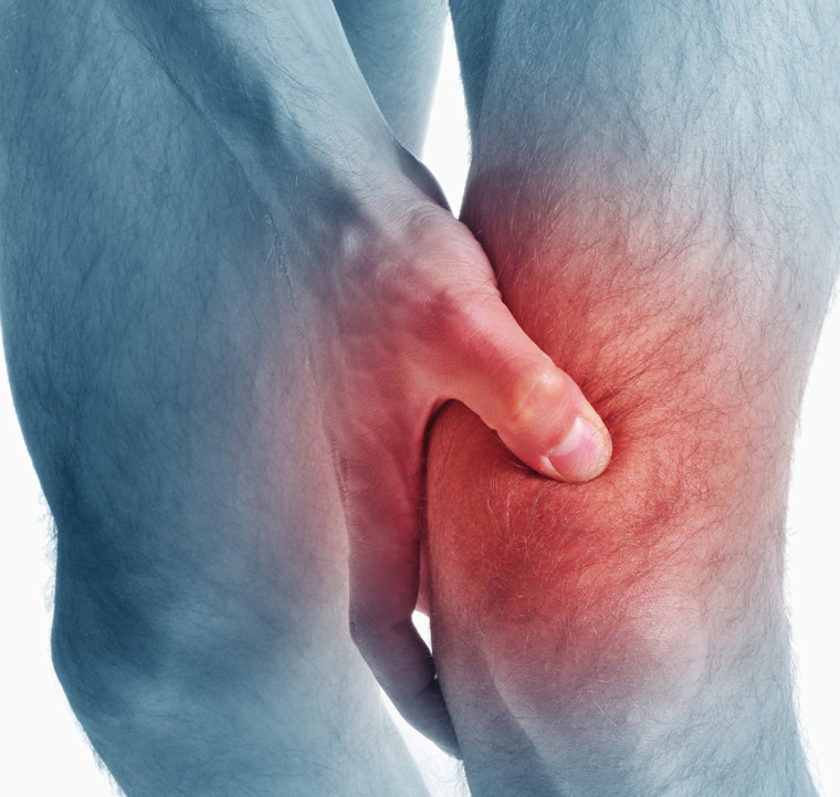 手指按压膝盖蓝色身体高清图片