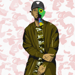 戴棒球帽戴面具的人