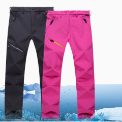 冰川中的冲锋裤