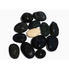 黑色石头围绕白色石头