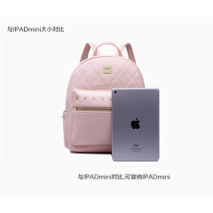 学院风双肩粉斜格包实物对比