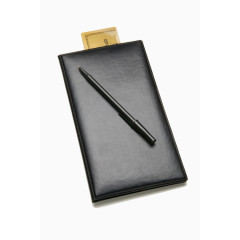 黑色钱包和银行卡