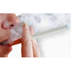 戒烟日吐烟雾的外国人