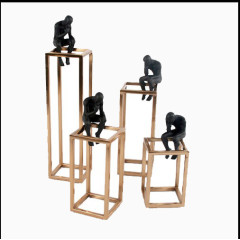 抽象坐着思考的人们