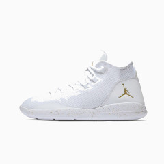 白色篮球耐克鞋