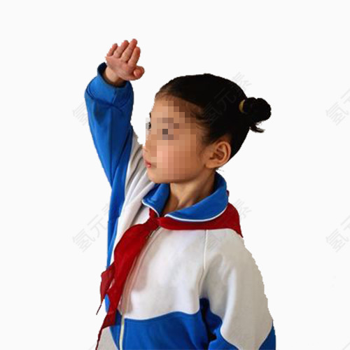 敬礼的小学生女孩少先队员