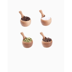 4个装有调料的木碗