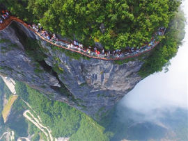 张家界天门山玻璃栈道