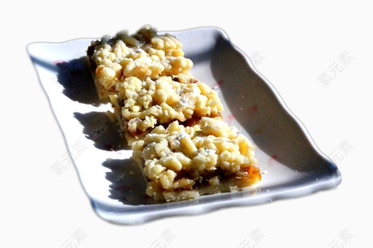 盘中的三块提子酥蛋糕
