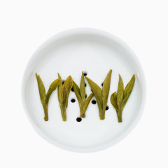 碗里的龙井茶叶
