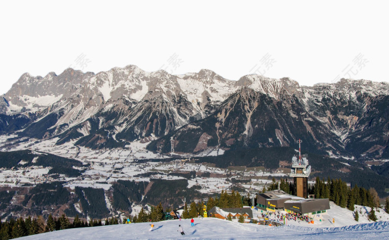 雪山下的滑雪场
