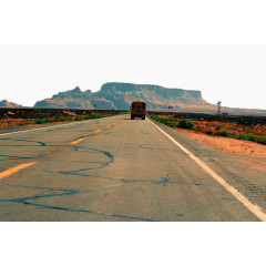 公路上行驶的车辆