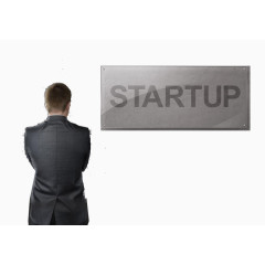 站在牌子面前男人的背影